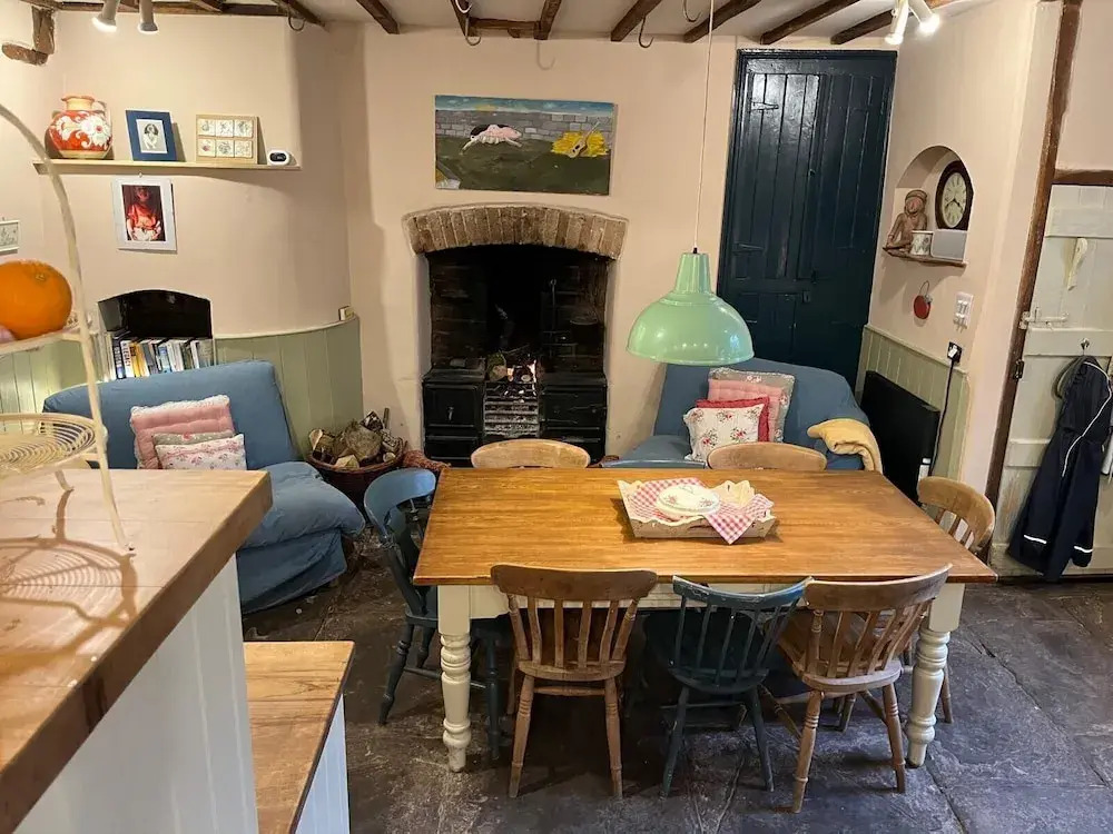 The Hillis Farmhouse - 6 Bed - Sleeps 11 - Pets