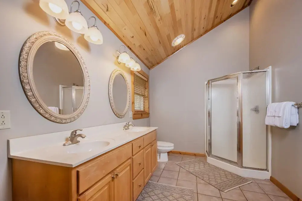 Bear Hollow Lodge