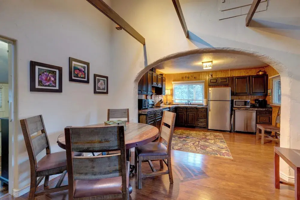 Rustic Log Cabin w/ Studio ~ 5 Mi to Pikes Peak
