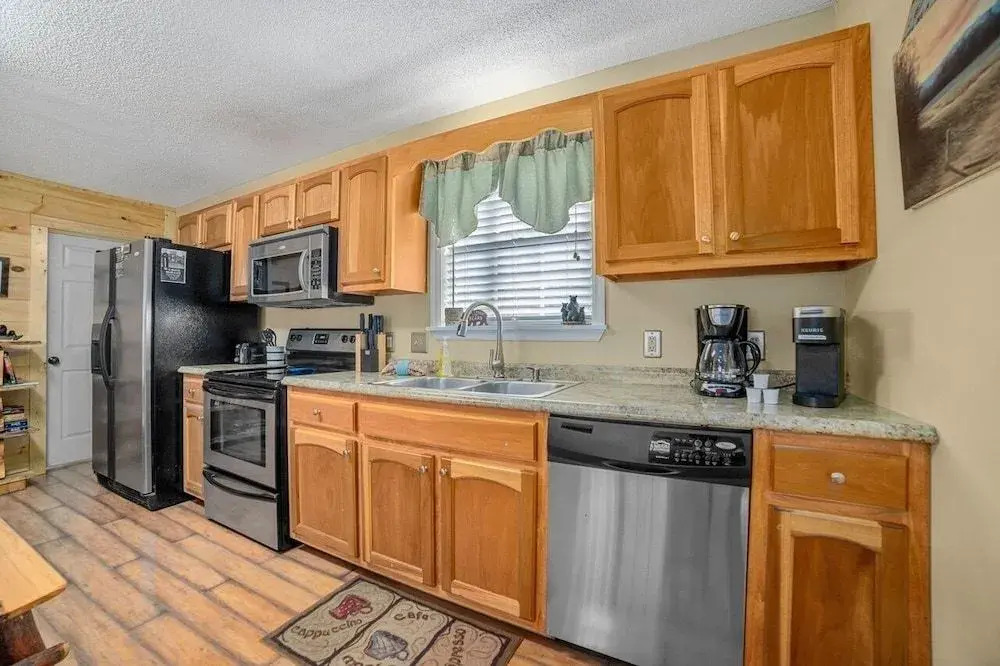 Strollin' Bear 3 Bedroom Home by Redawning