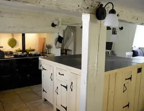 Entire 2bedroom cottage - Tudor Trails &Tails retreat- near beaches & AONB
