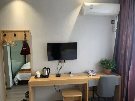 Xinyang Lakeside Boutique Hotel