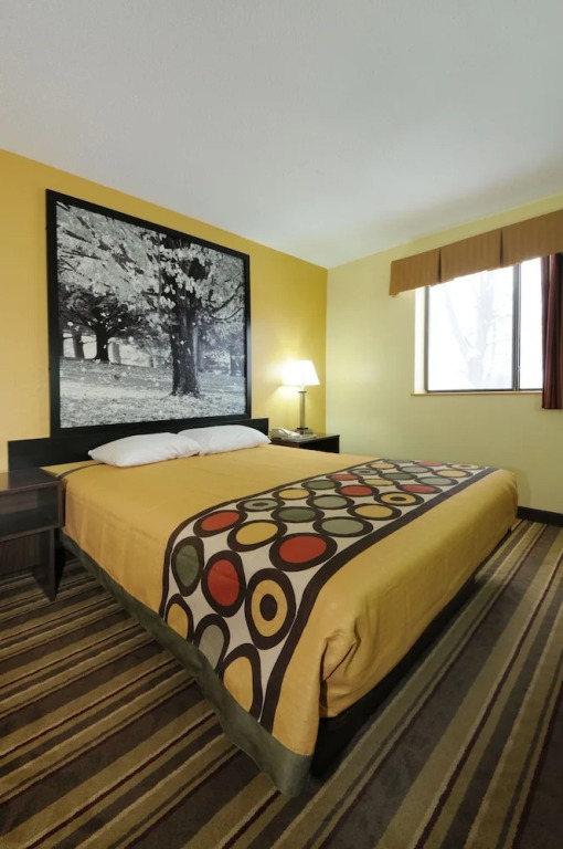 Super 8 by Wyndham Latham - Albany Airport