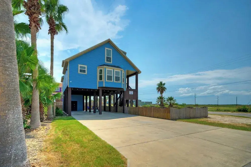 Sleeps 22 2 Homes w/ Private Pool, Game Room, Nature Views 7 BDR Avantstay