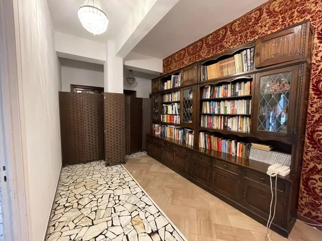 La Reggia 1 - Ampio appartamento in pieno budello pedonale - 50 m dal mare