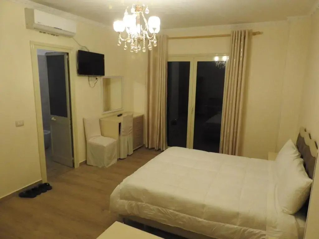 Hotel 3 Vellezerit