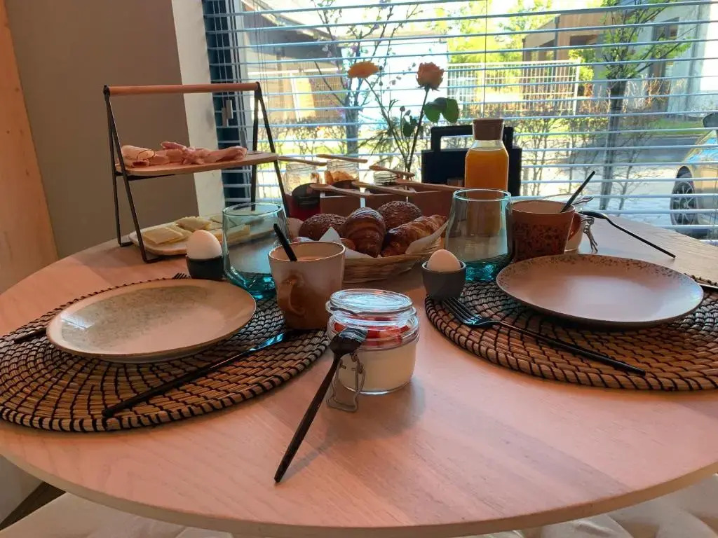 B&B Veluwemeer, jacuzzi, swim spa, sauna, steam bath and sandy beach