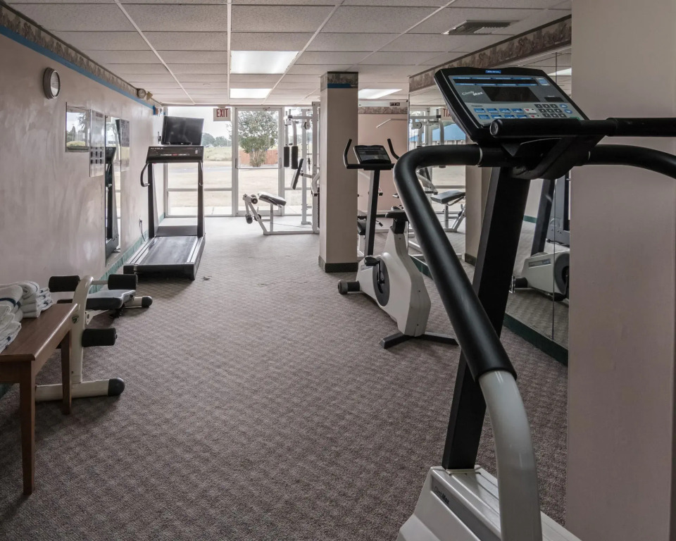 Economy Inn & Suites