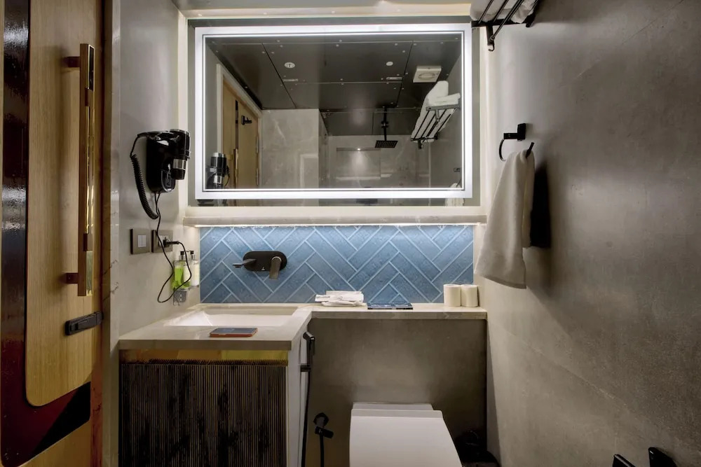 Empire Platinum Suites-Luxury Aparthotel Central Delhi