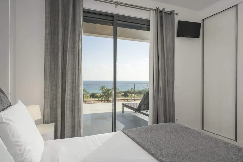 Casa da Maresia by an island apart
