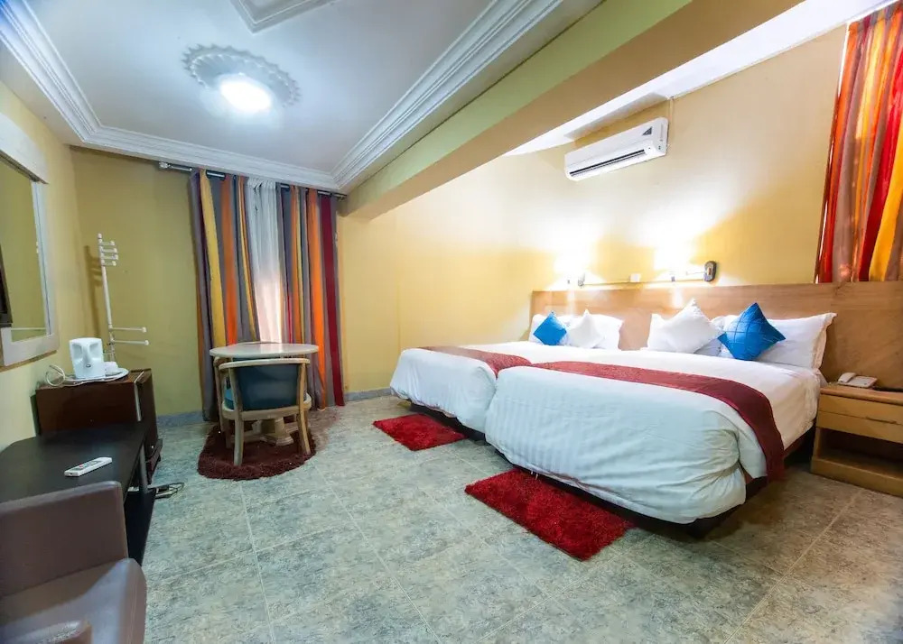 Sams Cottage Hotel