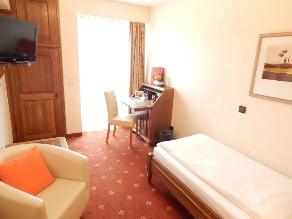 Airport Fashion Hotel