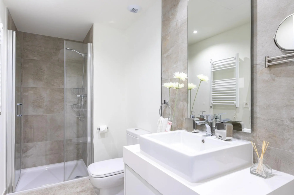 Blue Infinity Luxury Apartment by GHR Rentals