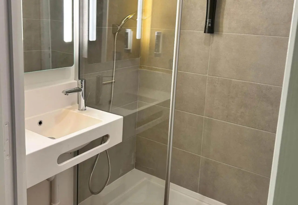 B&B HOTEL Massieux Genay