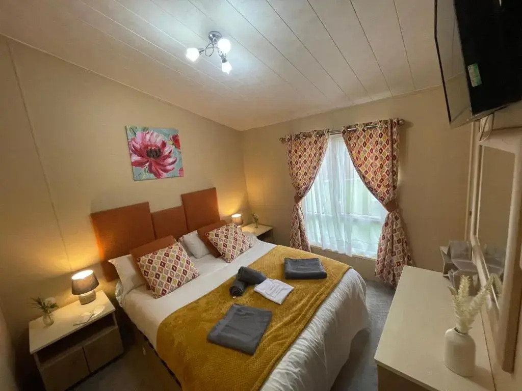 Luxury Lakeside Lodge L2 with Hot tub situated at Tattershall Lakes Country Park