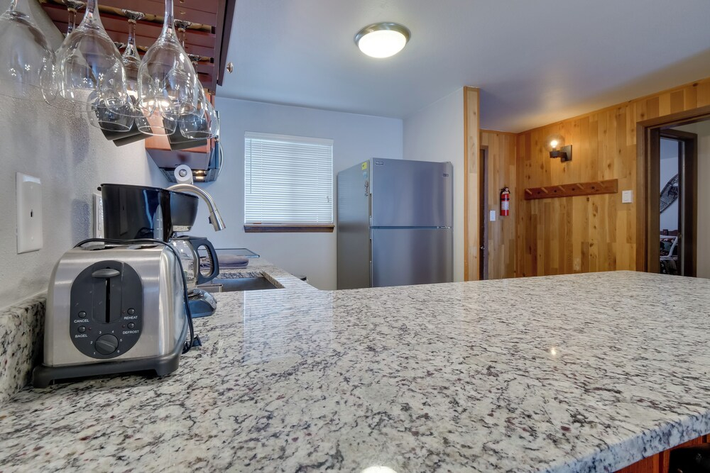 Winter Park Condo w/ Hot Tubs, 4 Mi to Ski Resort!