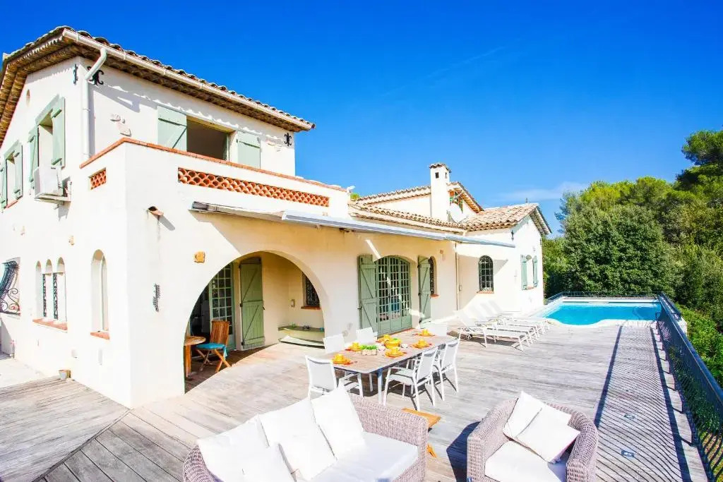 Villa Les Feuillets VI4250 by Riviera Holiday Hom