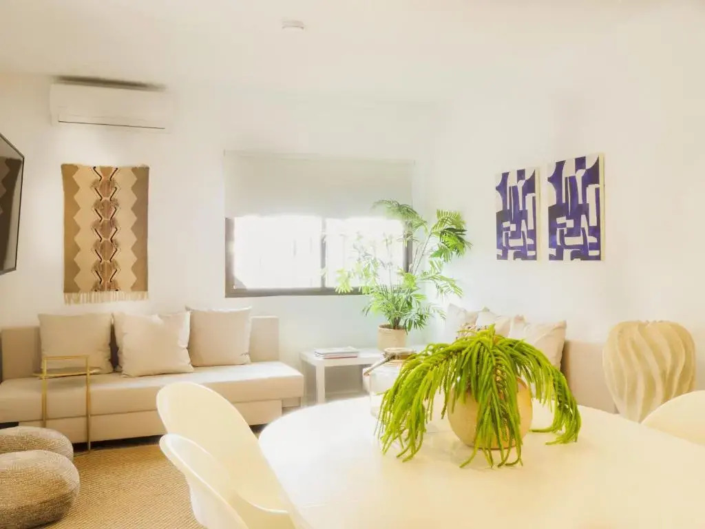 Cubo's Beach House Comfy Sun