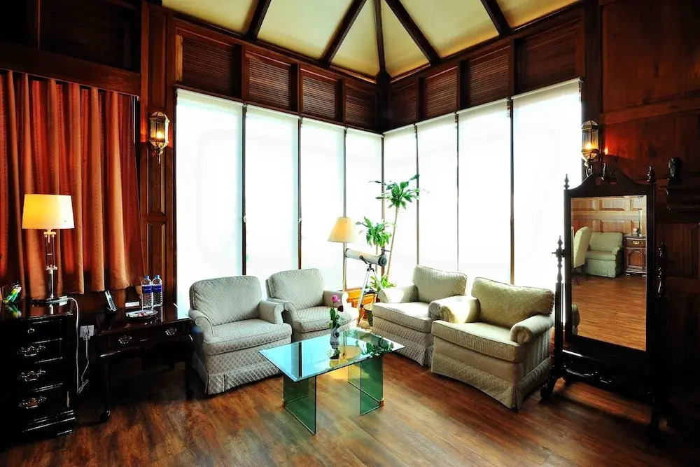 Crest Villa Mansion
