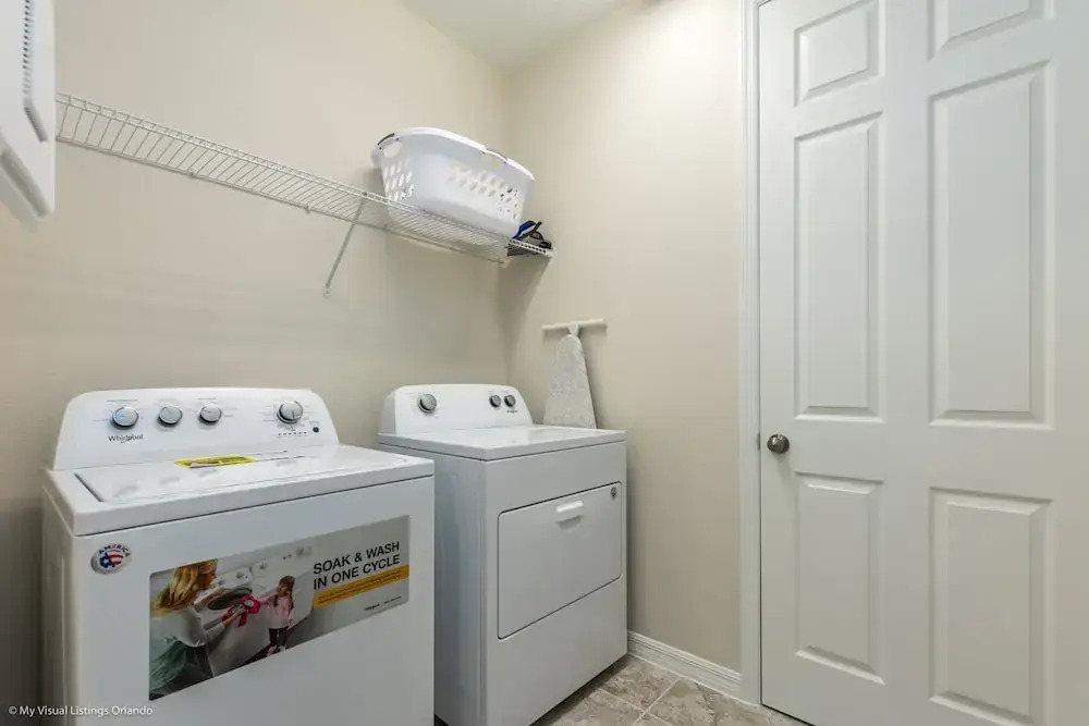 Beautiful 4 Bed With Pool & Spa