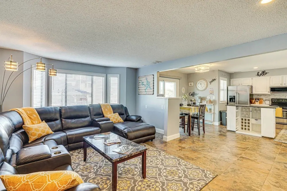 3 Mi to Boat Ramp: Osage Beach Condo w/ Grill!