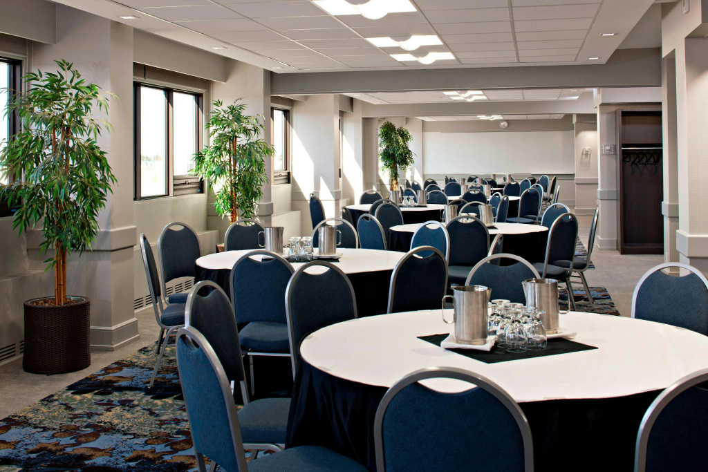 Delta Hotels by Marriott Edmonton South Conference Centre