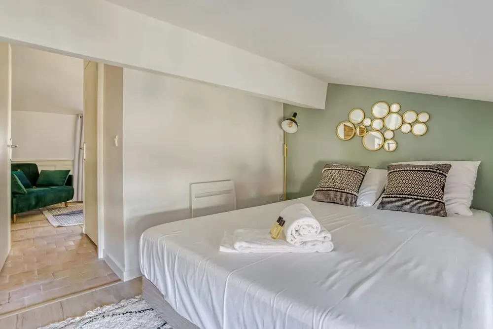 Sublime 2BR Flat in the Heart of Old Lyon