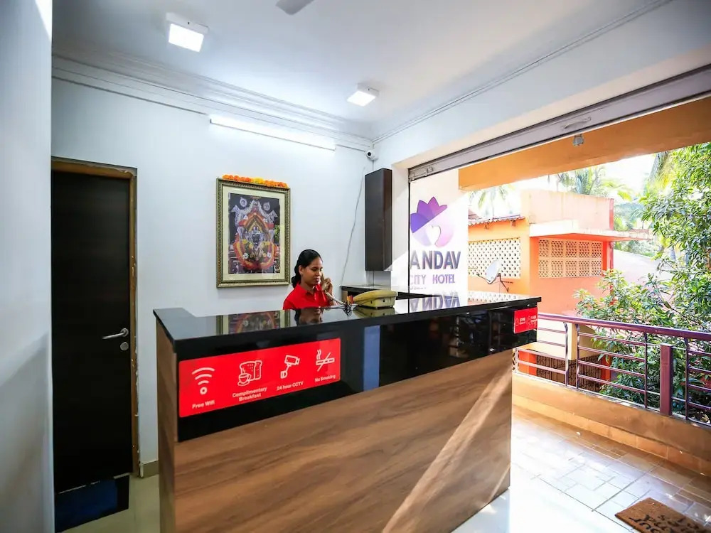 OYO 18647 Pandav City Hotel