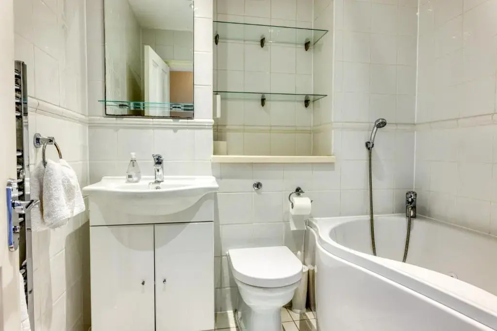 The Regency - Sea views and a modern art deco style interior