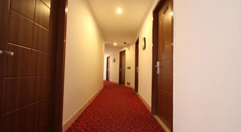 Riverside Hotel