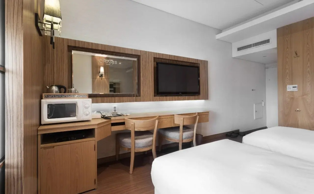 Charis Hotel