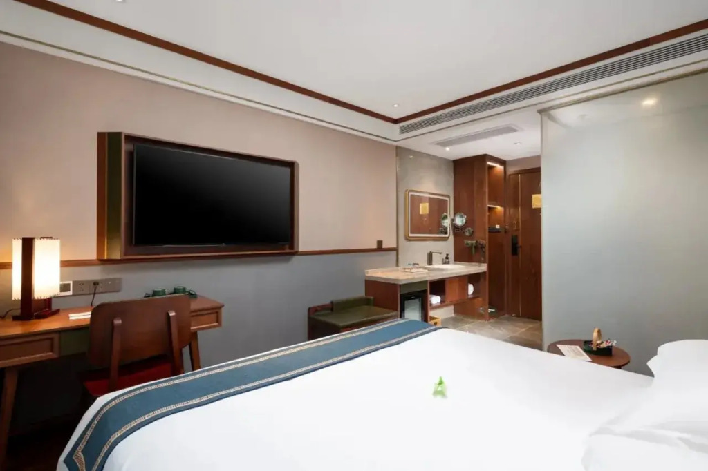 Nostalgia Hotel (Shanghai Fudan University Wujiaochang Metro Station）