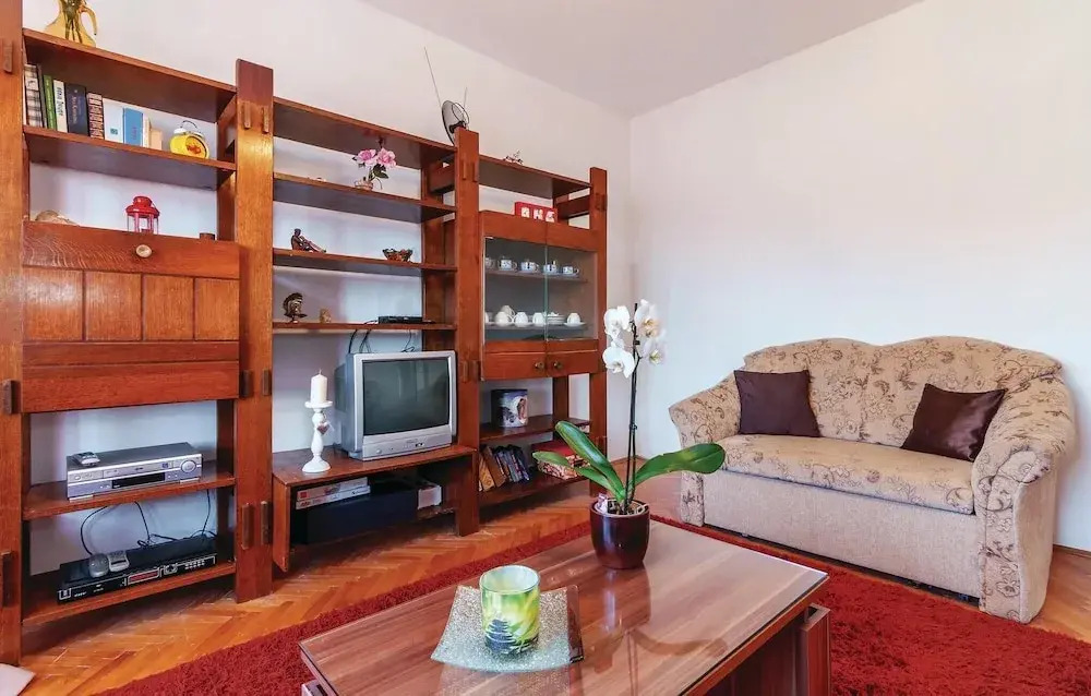 Stunning Home in Modric With 3 Bedrooms and Wifi