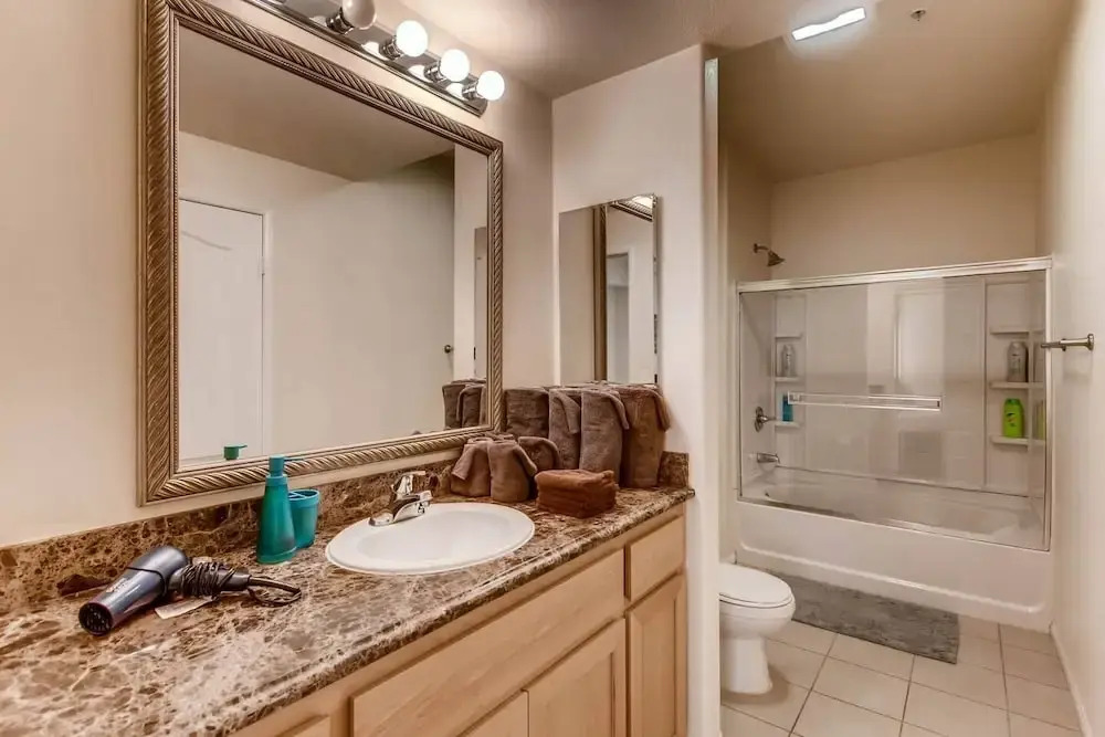 A+ Los Angeles Seclusion Large 2br/2bath + 2 Free Parking Spots! (P2)