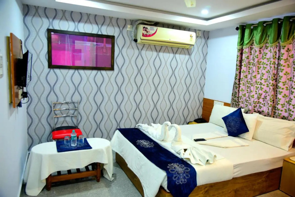 Hotel Housefinch Residency