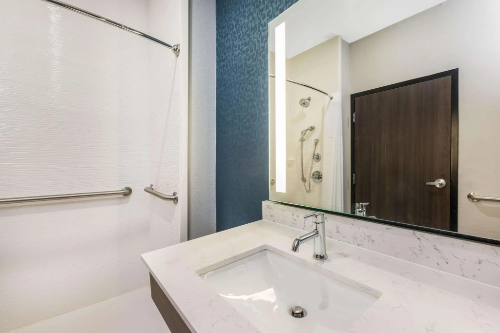 La Quinta Inn & Suites by Wyndham Galveston West Seawall