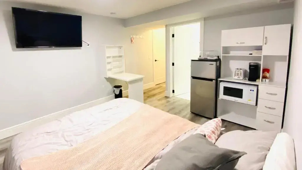 Cozy basement suite-溫馨小屋 designated parking