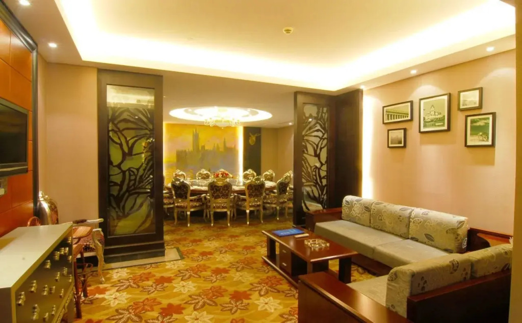 Grand Continental Hotel