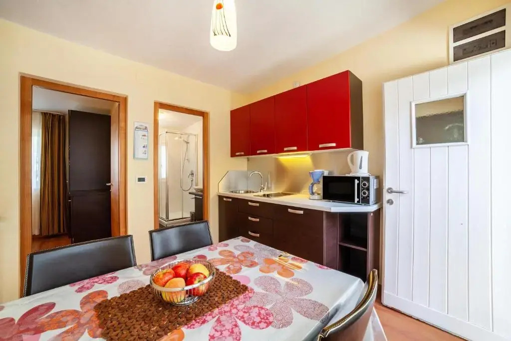 Camping Adler Bungalow 16