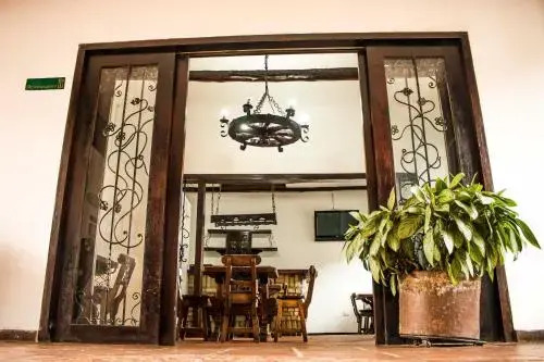 Hotel Los Portales Inn