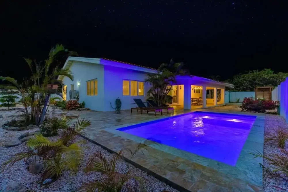 Remodeled Villa w 3BR Private Pool Esmeralda