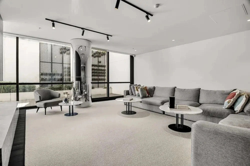 Chic 1-bed South Melbourne Unit With Pool & Gym