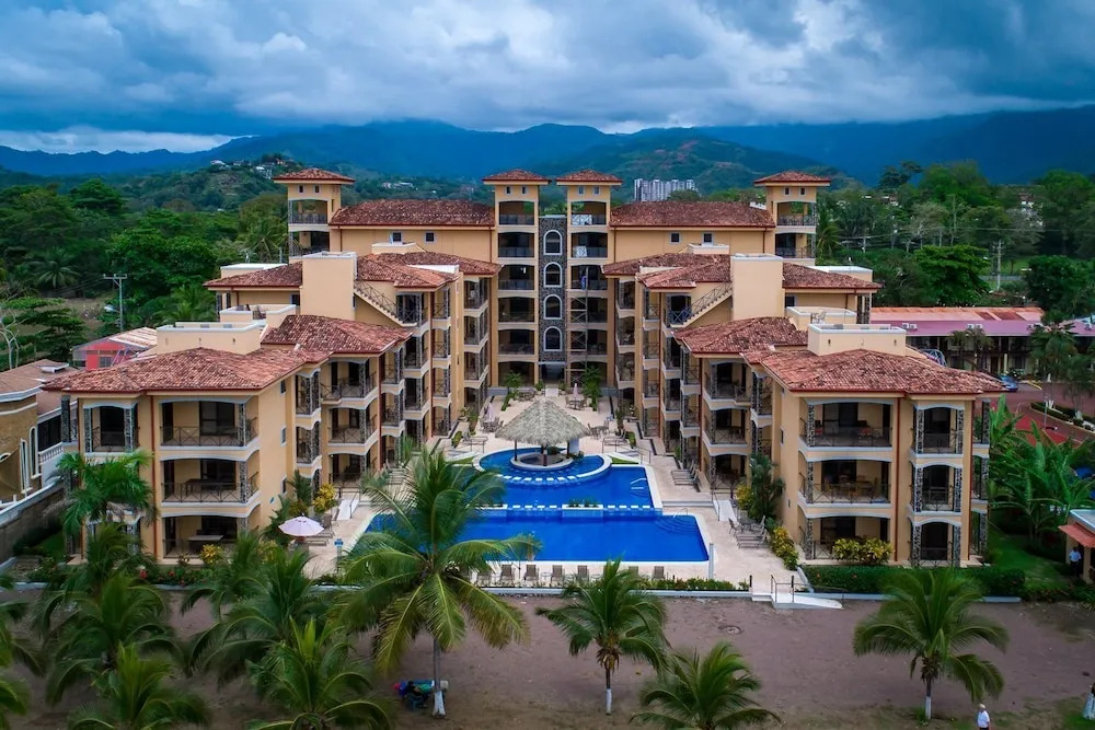 Perfect Oceanfront Retreat for Your Family