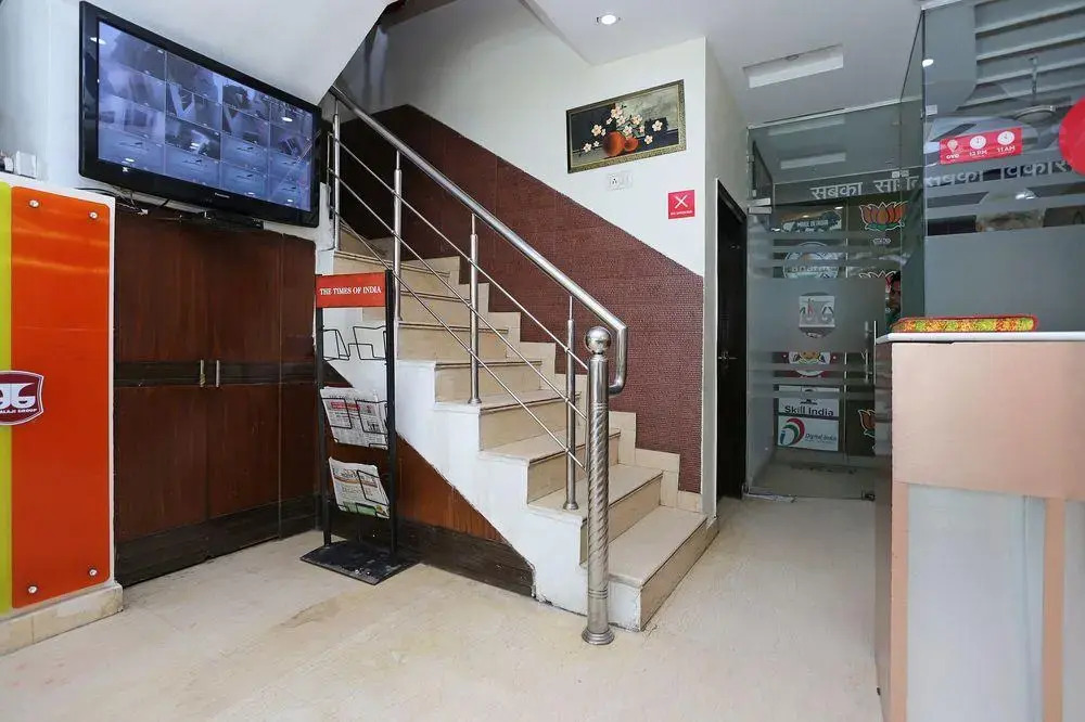 OYO 9042 Hotel BalaG