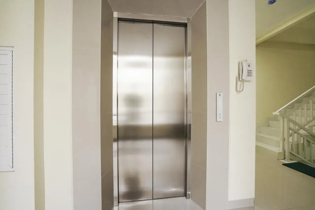 OYO 1428 miko capsule hotel