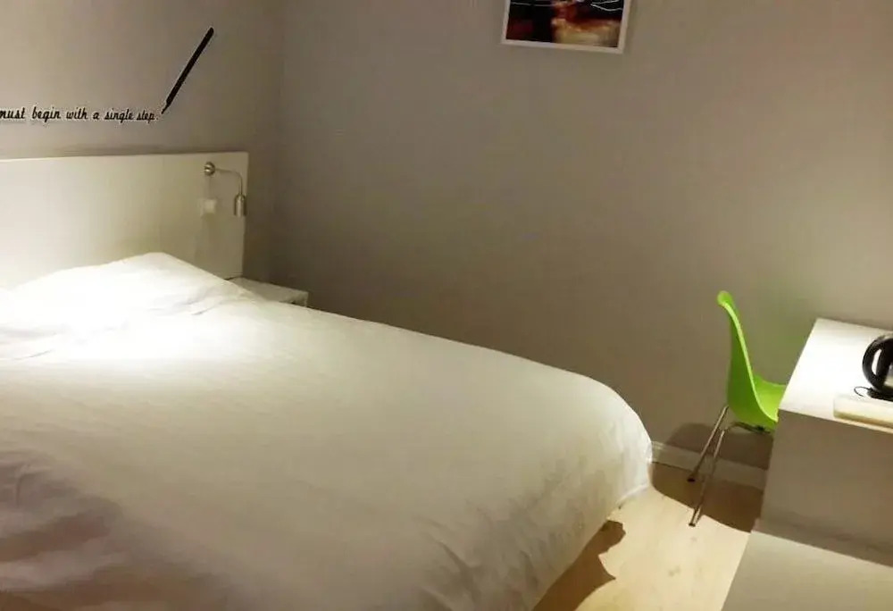 Motel 168 Shenzhen Futian Port Guihua Road Branch