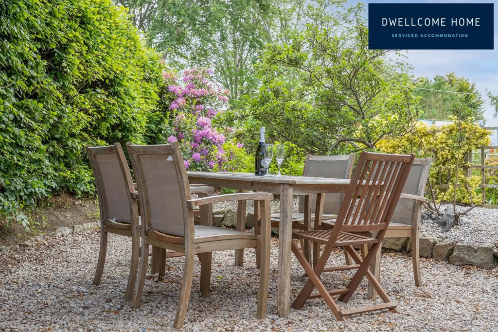 Find "DWELLCOME HOME Ltd" site for 10oo10 assurance from past guests FIVE DOUBLE Bedroom House with 6 beds, 1 King, 3 doubles, 1 small double, 1 single, 100Mbps broadband, drive parking for 2-3 vehicles, free street parking, Miles better than a hotel