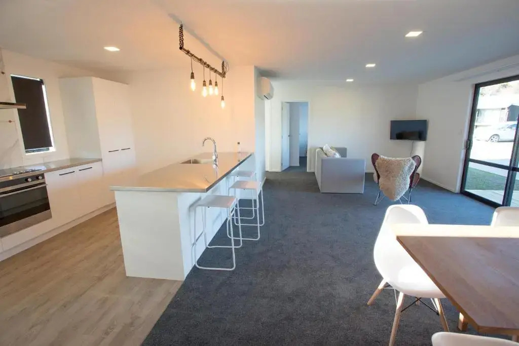 Stow Wanaka 4 -Charming Space, Just a Stone Throw from Central Wanaka