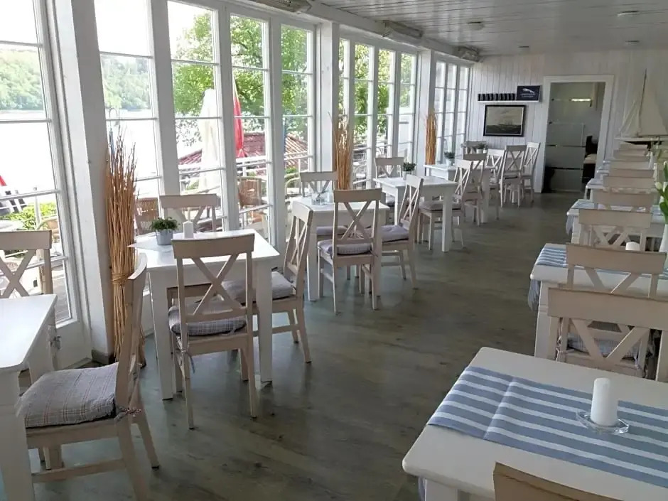 Strandhaus Edersee - Kaminzimmer, Seeblick, Badestrand, Seeterrasse