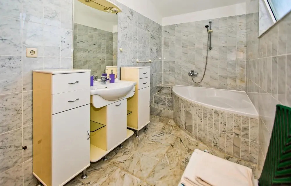 Amazing Home in Smricevica With Wifi and 6 Bedrooms